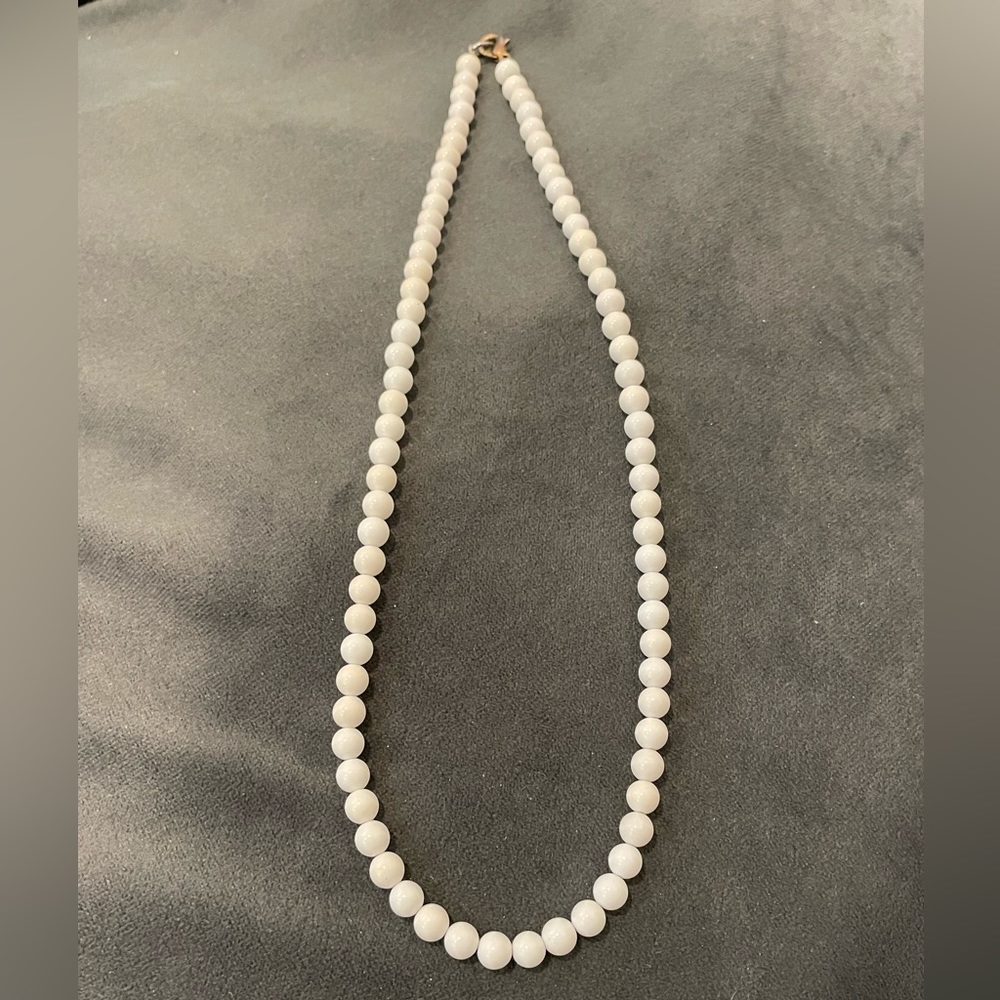 Vintage Choker  White Round Beads Necklace Milk glass? Simple Elegant